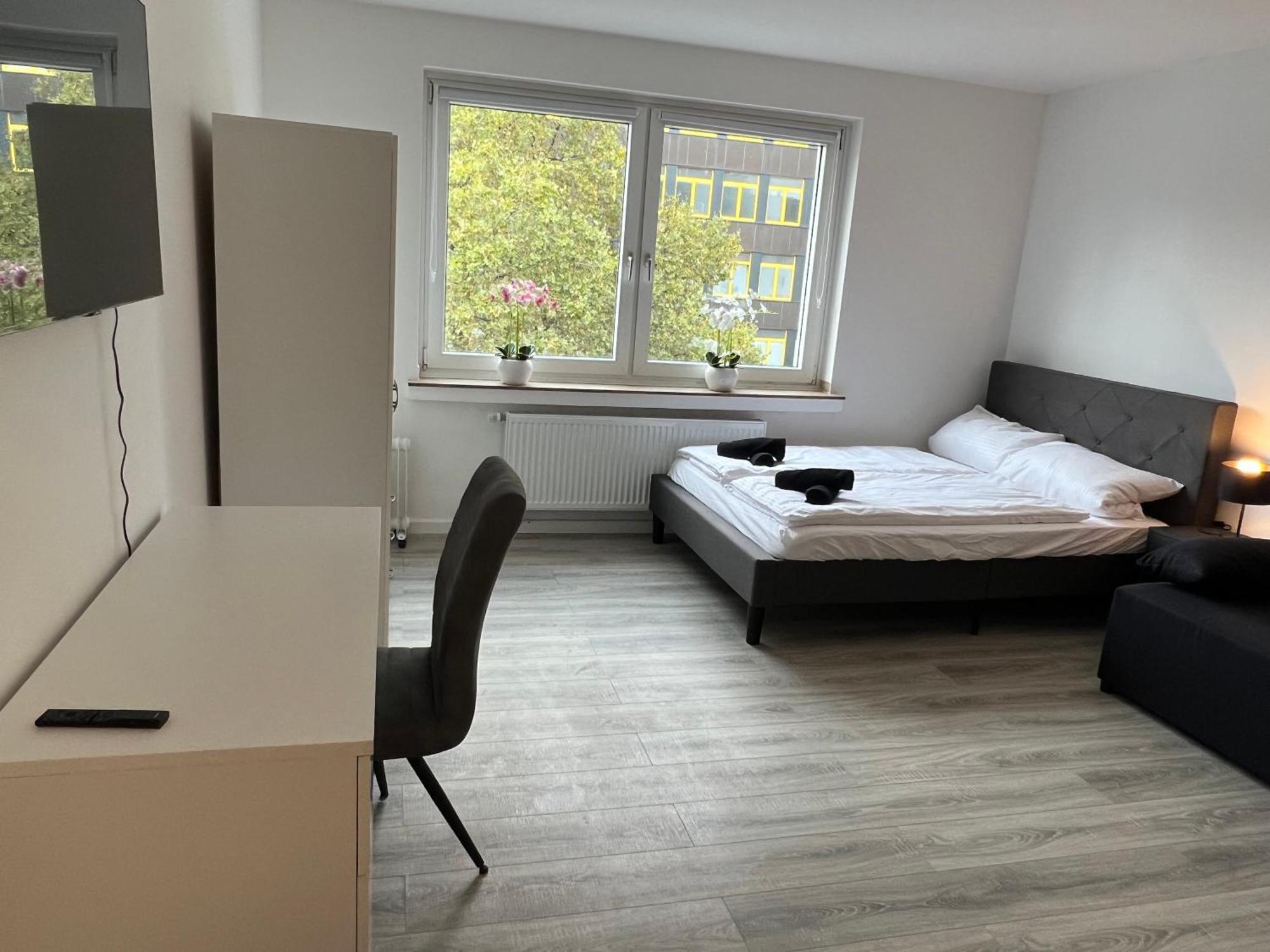 Business Apartment 13 Есен Екстериор снимка